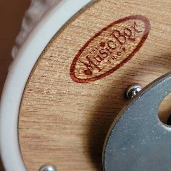 Vintage Roman Rotating Music Box Figurine Christmas Nativity Made in Japan - Picture 9 of 12